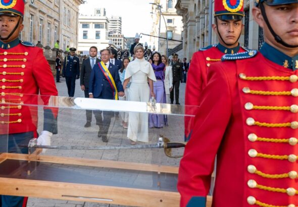 Colombian President Gustavo Petro and his wife, Verónica Alcocer, walking behind the sword of Simón Bolívar, the Liberator. Photo: Reuters/Cesar Carrión.
