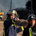 Two firefighters in Cuba on pointing at something. Photo: Granma/Ricardo López Hevia.