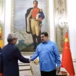 Venezuelan President Nicolás Maduro shakes hands with Chinese Foreign Ministry's General Director for Latin America and the Caribbean Cai Wei at Miraflores Palace, Caracas, on Tuesday, August 2. Photo: Presidential Press.