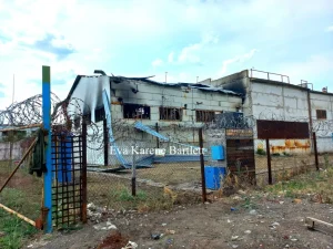 Burnt out detention center where Ukrainian prisoners of war were housed. Photo: Eva Karene Bartlett.