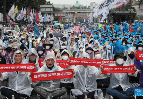 Tens of thousands of South Koreans demonstrate Aug. 13, during the first round of military drills Aug. 8-14. This “military drill” was described as preparation for a larger 11-day U.S.-South Korean military operation Aug. 22 to Sept. 1. Photo: Xinhua.
