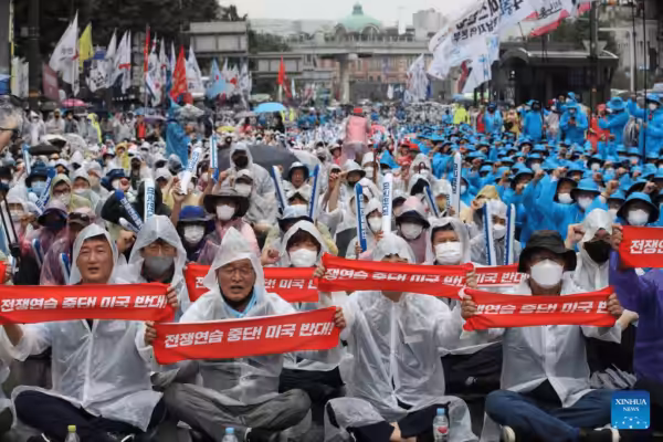 Tens of thousands of South Koreans demonstrate Aug. 13, during the first round of military drills Aug. 8-14. This “military drill” was described as preparation for a larger 11-day U.S.-South Korean military operation Aug. 22 to Sept. 1. Photo: Xinhua.