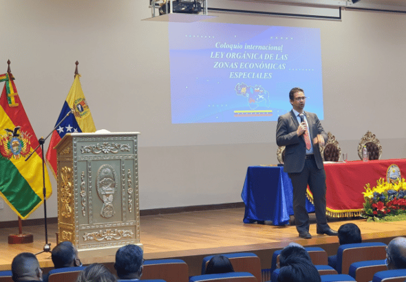 Venezuela’s Ambassador in Bolivia, César Trómpiz, at the UMSA university in La Paz. Photo: Kawsachun News.