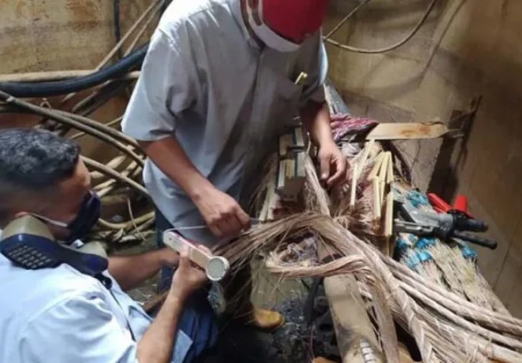 File photo of CANTV technicians trying to fix phone lines. Photo: Con el Mazo Dando.