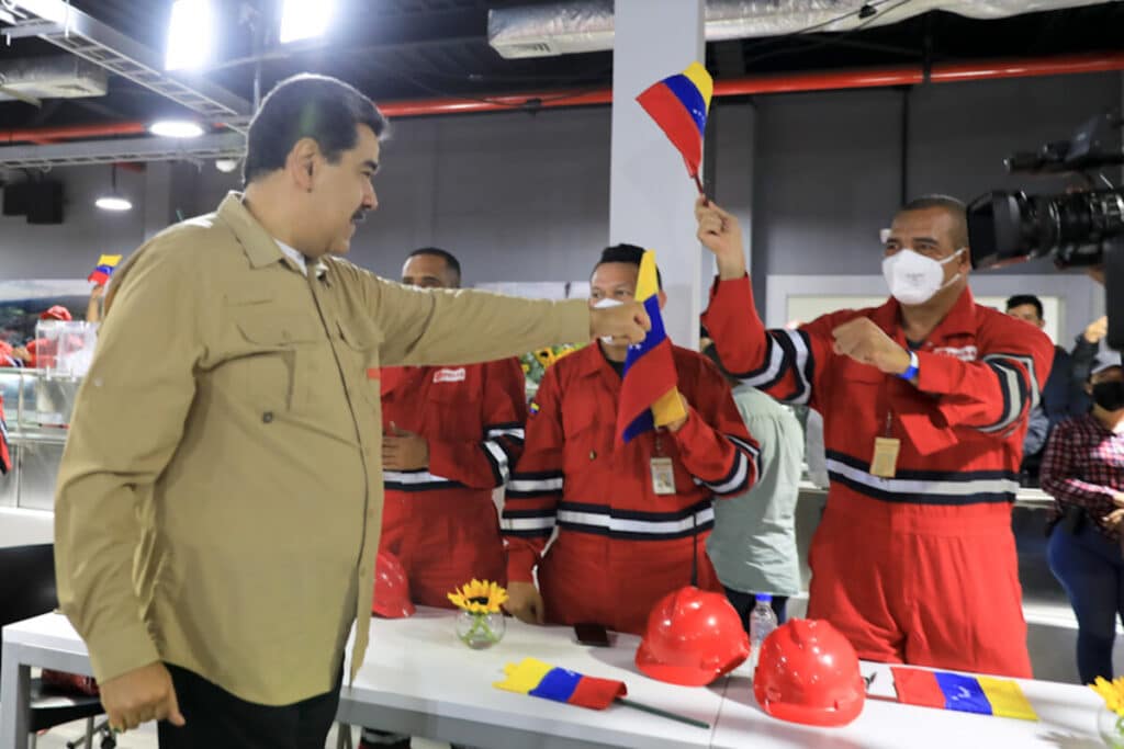 Venezuelan President Nicolás Maduro with PDVSA workers. Photo: Presidential press.