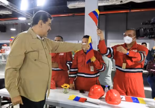 Venezuelan President Nicolás Maduro with PDVSA workers. Photo: Presidential press.