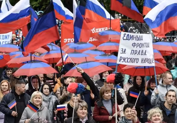 People protesting with Russian flags and with signs in Russian language. Photo: Sputnik/Konstantin Mikhalchevsky.
