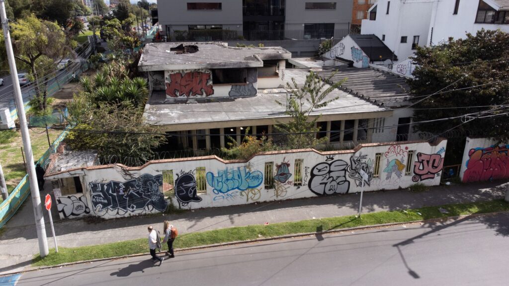 View of the Venezuelan Consulate in Bogotá on August 31, 2022. Photo: Juan Carlos Zapata/El Pais.