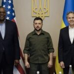 Ukrainian President Volodymyr Zelensky (center) between US Secretary of Defense Lloyd Austin (left) and US Secretary of State Anthony Blinken (right). File photo.