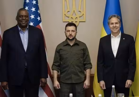 Ukrainian President Volodymyr Zelensky (center) between US Secretary of Defense Lloyd Austin (left) and US Secretary of State Anthony Blinken (right). File photo.