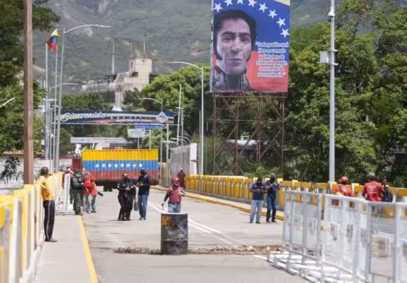 A border crossing between Venezuela and Colombia. Photo: Juan Pablo Cohen/La Opinión.