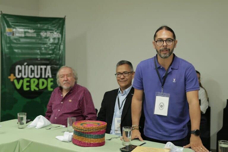 Fc4UlAdWQAAdEJ7-768x512