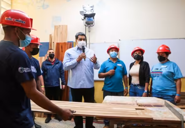 Venezuelan President Nicolás Maduro during a working meeting with community brigades refurbishing schools and healthcare centers. Photo: Presidential Press.