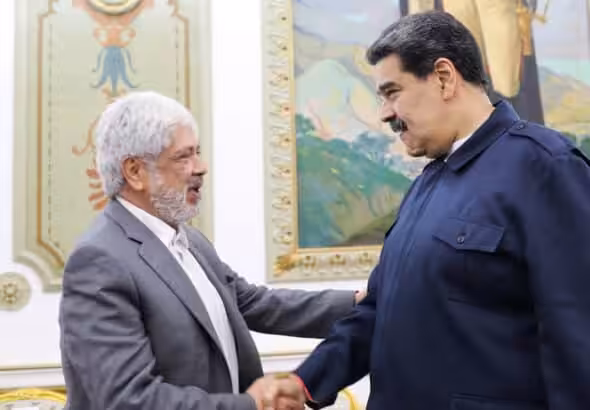 President Maduro meets with the Minister of Commerce, Industry, and Tourism of Colombia Germán Umaña Mendoza. Photo: Presidential Press.