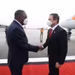 Venezuelan Minister of Foreign Affairs Carlos Faría shaking hands with the newly inaugurated president of Angola, João Lourenço. Photo: Twitter/@Fariacrt.