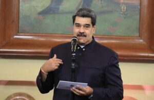 President Maduro during an award ceremony for Venezuelan cultural personalities at Miraflores Palace on Monday, September 26. Photo: Presidential Press.
