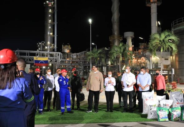 President Maduro meets with oil sector workers of PDVSA's José Antonio Anzoátegui Petroleum and Petrochemical Complex. Photo: VTV.