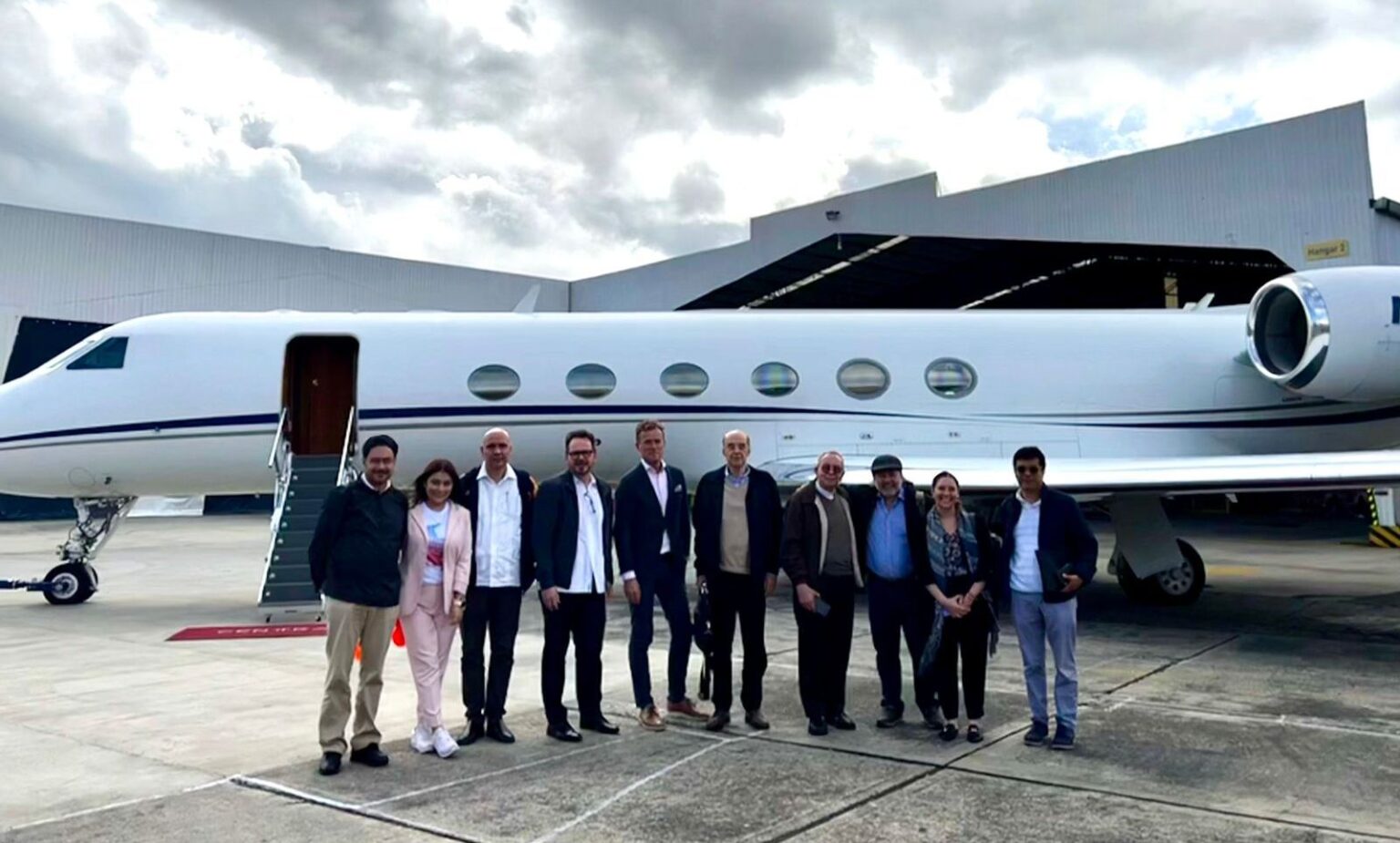 Colombian delegation headed by Chancellor Álvaro Leyva and Senator Ivan Cepeda during its arrival to Cuba, a few hours after Gustavo Petro's inauguration. File photo.