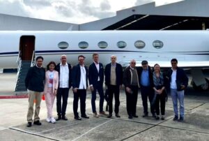Colombian delegation headed by Chancellor Álvaro Leyva and Senator Ivan Cepeda during its arrival to Cuba, a few hours after Gustavo Petro's inauguration. File photo.