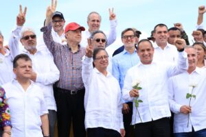 Venezuelan and Colombian authorities led by President Gustavo Petro during the border reopening ceremony. Cucuta, September 26, 2022. Photo: Twitter/@AABenedetti