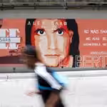 Poster with the face of Alex Saab on a Caracas street. It reads "free Alex Saab, no more sanctions, no more blockade, Venezuela should be respected, freedom!" File photo.