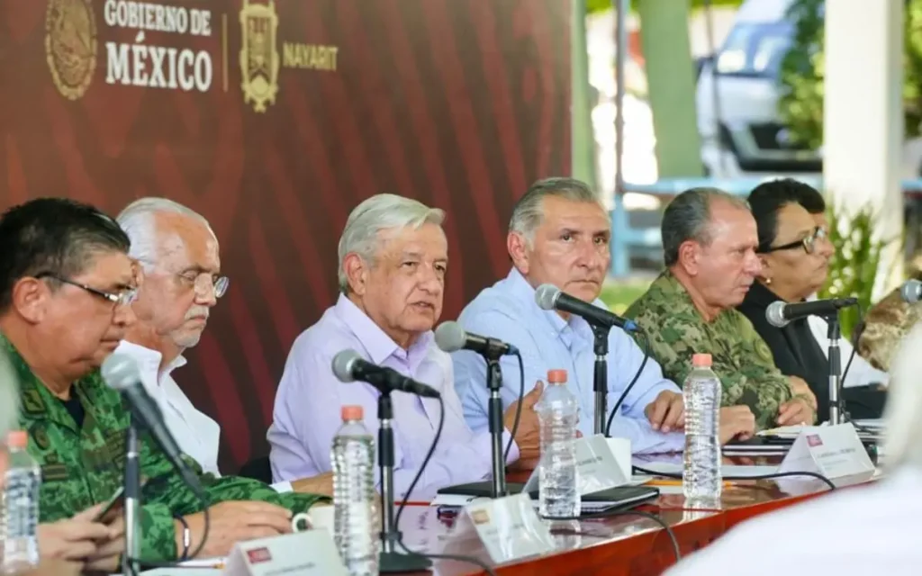 López Obrador promises to address traditional authorities' requests to install National Guard barracks to guarantee the region's security. Photo: Government of Mexico.