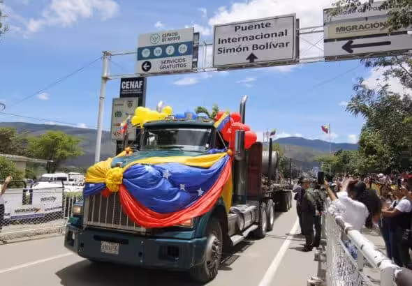 A truck crosses the Simón Bolívar bridge from Venezuela to Colombia during the border reopening ceremony, in Cúcuta. Photo: Mario Caicedo/EFE.