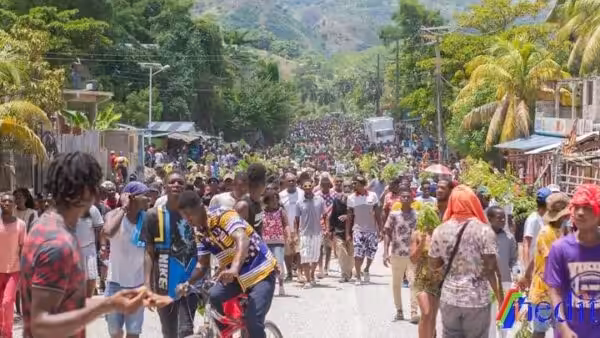 Since August 22, thousands of Haitians have been mobilizing across the country to protest against widespread insecurity, growing scarcity of fuel and the rampant cost of living crisis. Photo: Jonas Reginaldy Y. Desroches/Twitter.