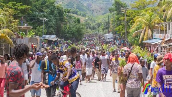 Since August 22, thousands of Haitians have been mobilizing across the country to protest against widespread insecurity, growing scarcity of fuel and the rampant cost of living crisis. Photo: Jonas Reginaldy Y. Desroches/Twitter.