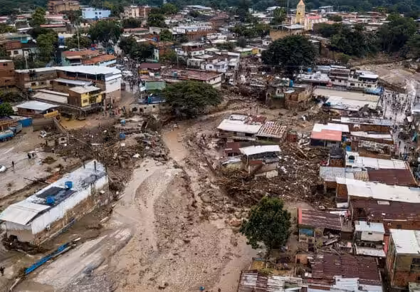 A month's rainfall fell in six hours on the Aragonese city of Las Tejerías, of some 55,000 inhabitants, who were hit with lethal consequences. Photo: AP.