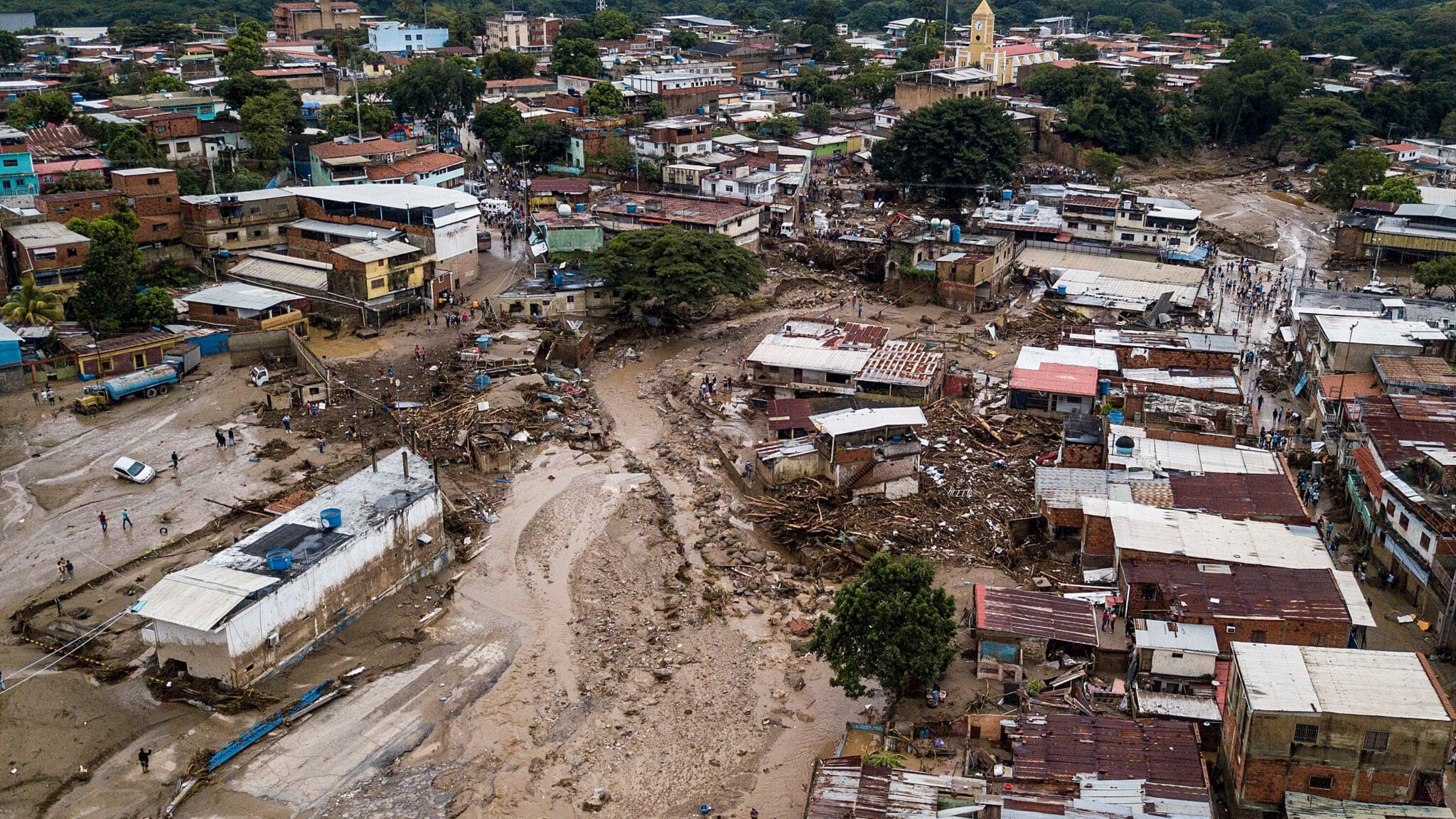A month's rainfall fell in six hours on the Aragonese city of Las Tejerías, of some 55,000 inhabitants, who were hit with lethal consequences. Photo: AP.