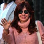 Argentine Vice President Cristina Kirchner greets her supporters as she leaves her residence in Buenos Aires, on September 2, 2022. Photo:LUIS ROBAYO