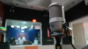 Radio studio with a close-up of a microphone. Photo: Pixabay.