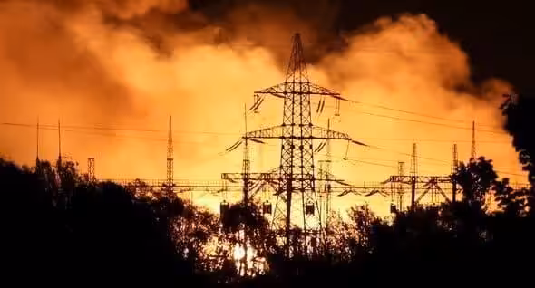 A fire raging at the heat and power plant TETS-5 in Kharkiv in northern Ukraine after it was hit by a Russian missile on 11 September.Photo: Reuters/Scanpix.