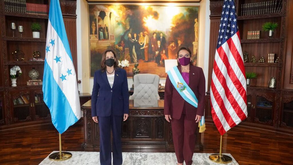 The Vice President of the United States, Kamala Harris, together with the President of Honduras, Xiomara Castro. Photo: Twitter @VP.