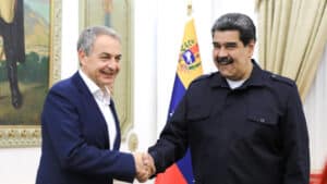 Venezuelan President Nicolas Maduro (right) shaking hands with former Prime Minister of Spain José Luis Rodríguez Zapatero at Miraflores Palace, Caracas, October 3, 2022. Photo: Presidential Press.
