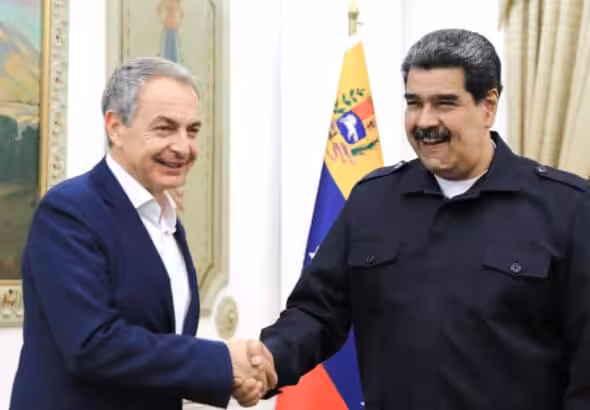 Venezuelan President Nicolas Maduro (right) shaking hands with former Prime Minister of Spain José Luis Rodríguez Zapatero at Miraflores Palace, Caracas, October 3, 2022. Photo: Presidential Press.
