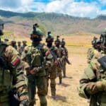 Featured image: Venezuelan army commandos deployed in the border area with Colombia where Colombian paramilitary gangs spread chaos and violence on a regular basis. Photo: Twitter/@CEOFANB/File photo.