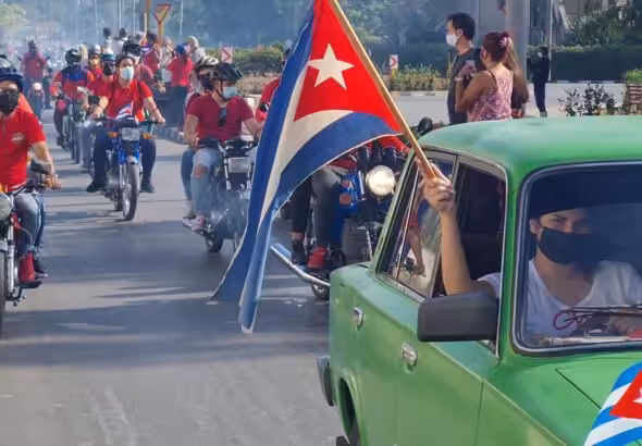 People rejecting the U.S. blockaded against Cuba. Photo: Twitter/@CubaMINREX.