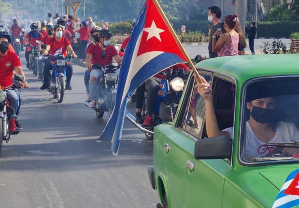 People rejecting the U.S. blockaded against Cuba. Photo: Twitter/@CubaMINREX.