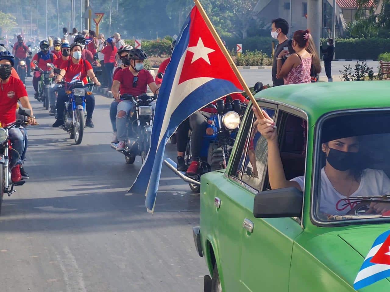 People rejecting the U.S. blockaded against Cuba. Photo: Twitter/@CubaMINREX.