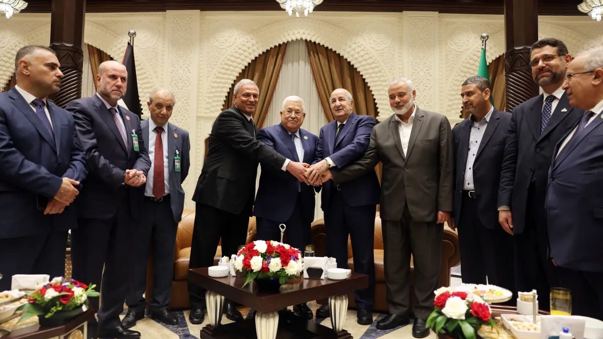 Palestinian president Mahmud Abbas (center) meets Algerian President Abdelmajid Tebboune (center right) and Palestinian Hamas movement's leader Ismail Haniyeh (2nd right) in Algiers, Algeria, on July 5, 2022. Photo: Thaer Ghanaim/AFP/Handout/PPO.