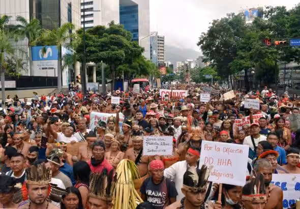 A panoramic view of the indigenous peoples march at Avenida Francisco de Miranda in Caracas, October 12, 2022. Photo: Twitter/@MINPIOFICIAL/@VillegasPoljak.