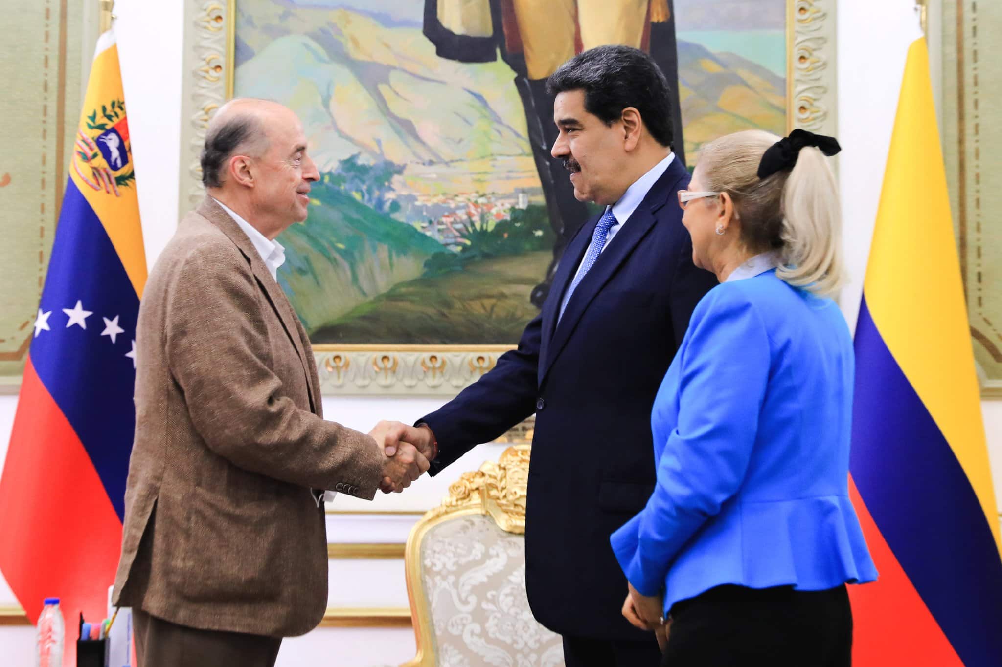 President of Venezuela Nicolás Maduro, received this Tuesday, October 4, the Colombian Minister for Foreign Affairs Álvaro Leyva. Photo: Presidential Press.