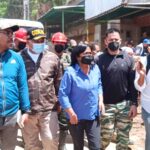 Venezuelan Vice President Delcy Rodríguez walks the streets of Las Tejerías, Aragua state, where a powerful landslide was caused by torrential rains that have been affecting most of Venezuela. Rodríguez has led the comprehensive emergency response launched by President Maduro to address the catastrophe. Photo: Alba Ciudad.