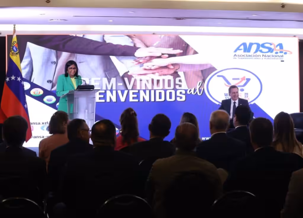 Venezuelan Vice President Delcy Rodríguez during the meeting with the supermarket union. Photo: Ministry of Economy and Finances.