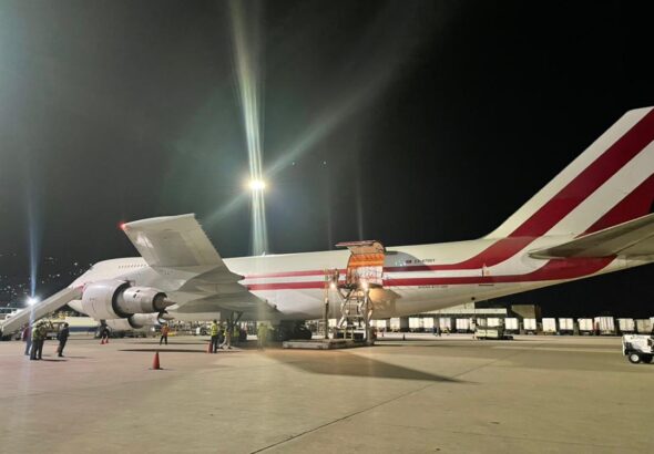 A Russian Boeing 747 cargo jet at the Simón Bolívar International Airport unloading more than one million doses of insulin, on October 20, 2022. Photo: Twitter/@MinSaludVE.