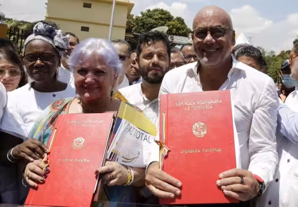 Venezuelan National Assembly President Jorge Rodríguez and Colombian Congressperson Gloria Flórez, after signing a memorandum of understanding in the city of Cúcuta, October 21, 2022. Photo: Twitter/@Asamblea_Ven.