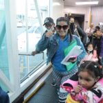 Venezuelan migrants returning from Peru express their joy upon landing at the Maiquetía Airport. Photo: Twitter/@Fariacrt.