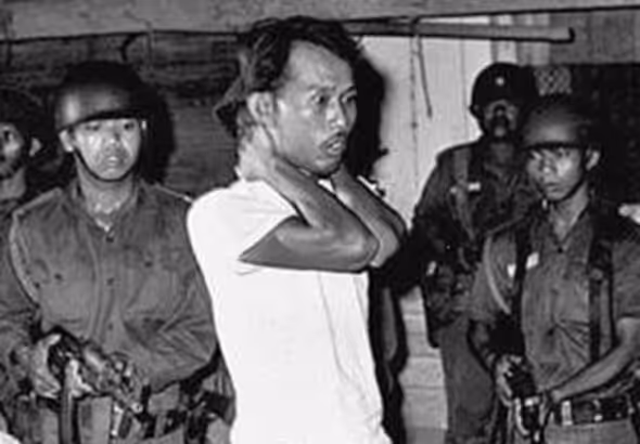 An Indonesian Communist Party member being led to his execution by Indonesian soldiers, in 1965. Photo: National Security Archive/The George Washington University.